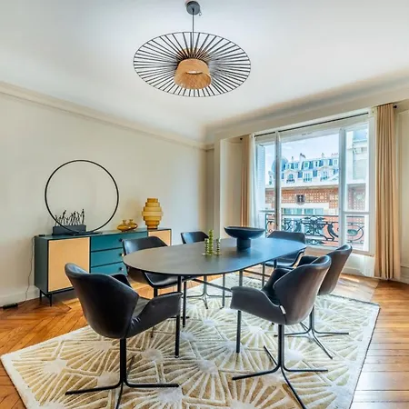 Renovated Family Flat - 3rd - Square Du Temple Apartment